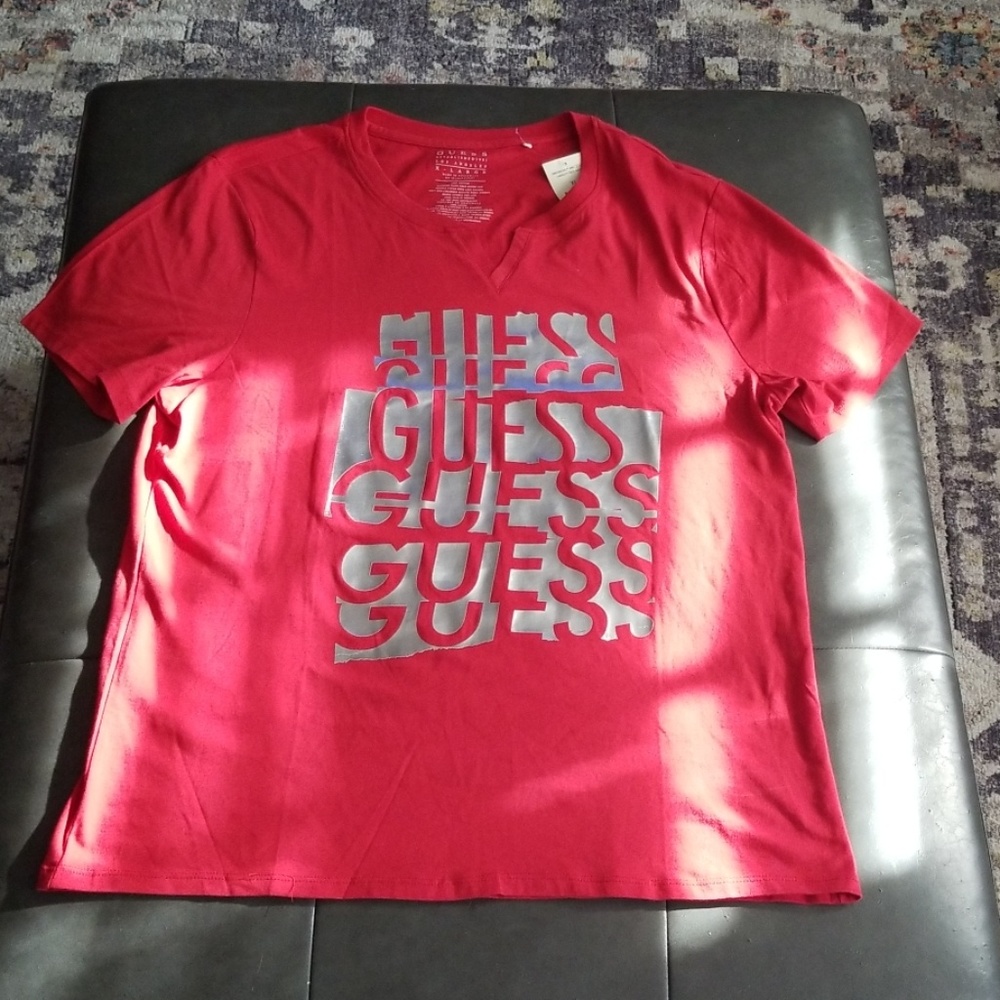 Guess V - Neck Logo Tee